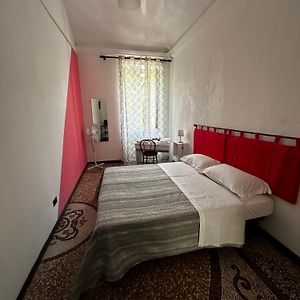 Camera con letto king size